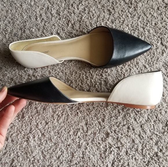 Lands End Stylish Flats - Picture 3 of 4